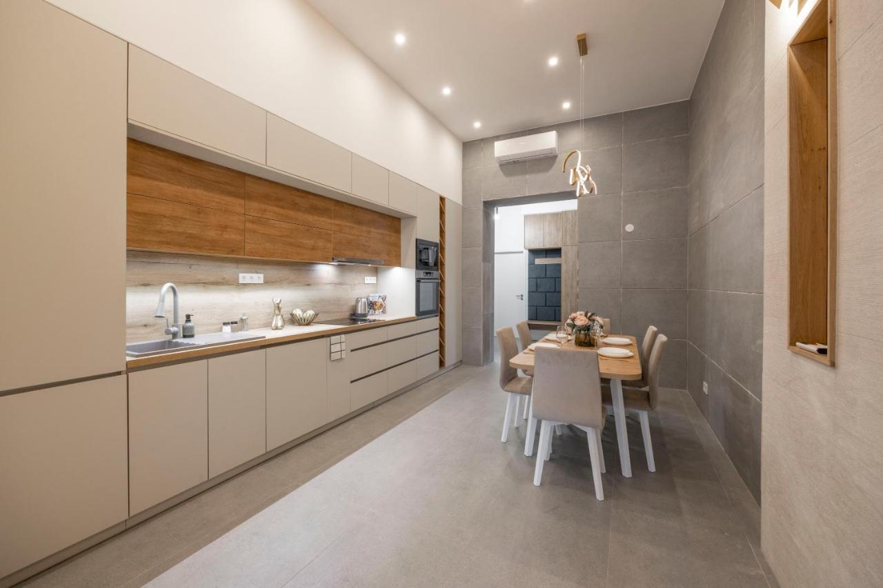Luxurious & Spacious Central Residence With Balcony บูดาเปสต์ ภายนอก รูปภาพ