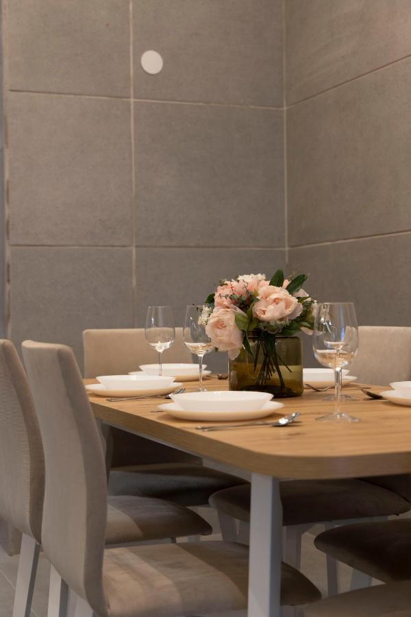 Luxurious & Spacious Central Residence With Balcony บูดาเปสต์ ภายนอก รูปภาพ