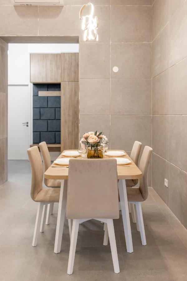 Luxurious & Spacious Central Residence With Balcony บูดาเปสต์ ภายนอก รูปภาพ