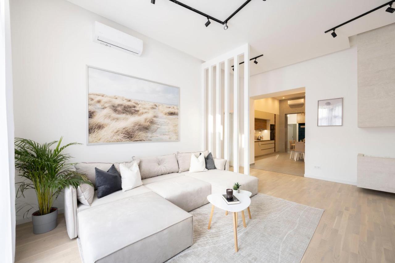 Luxurious & Spacious Central Residence With Balcony บูดาเปสต์ ภายนอก รูปภาพ