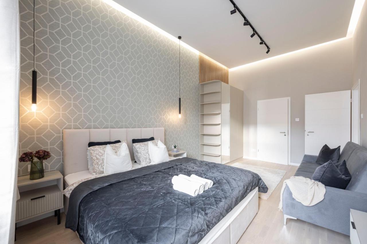 Luxurious & Spacious Central Residence With Balcony บูดาเปสต์ ภายนอก รูปภาพ
